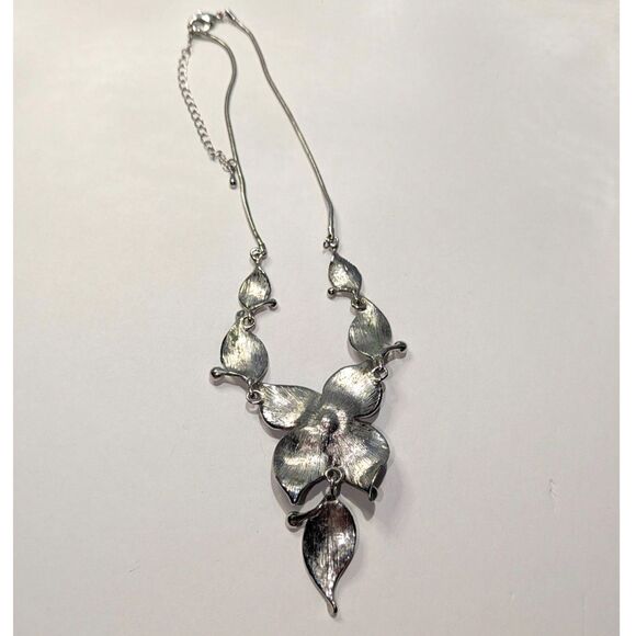 Black White Enamel Painted Rhinestone Necklace Earring Set - Picture 14 of 15